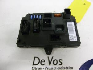 Usagé Boîte à fusibles Citroen C6 (TD) 2.7 HDiF V6 24V Prix € 70,00 Règlement à la marge proposé par De Vos Autodemontagebedrijf