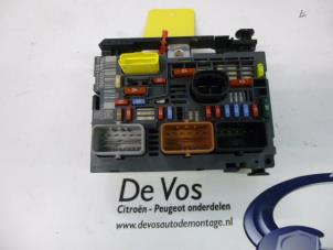 Używane Skrzynka bezpieczników Citroen C4 Picasso (UD/UE/UF) 1.6 HDi 16V 110 Cena € 115,00 Procedura marży oferowane przez De Vos Autodemontagebedrijf