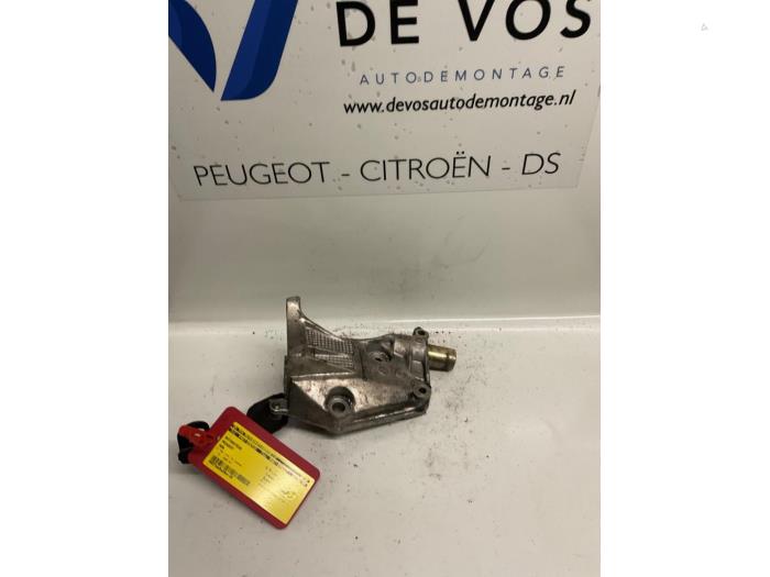 Used Engine mount Peugeot 406 Price € 25,00 Margin scheme offered by De Vos Onderdelen