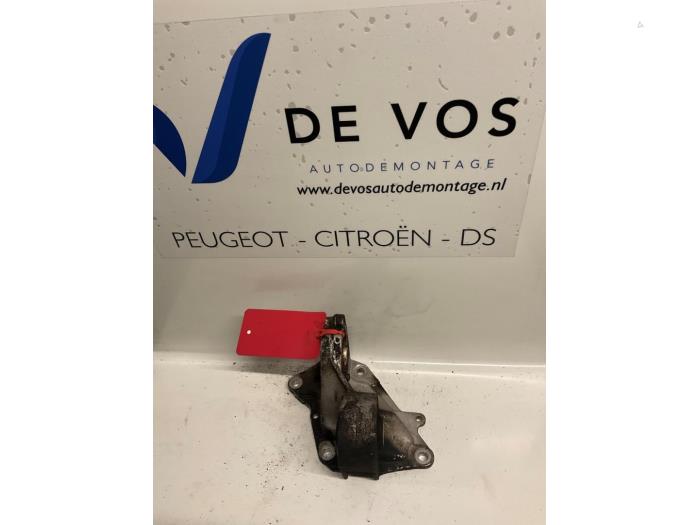 Used Engine mount Peugeot 406 (8B) 2.0 S,SL,ST,STX 16V Price € 35,00 Margin scheme offered by De Vos Onderdelen