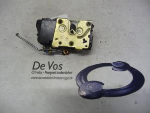 Używane Mechanizm blokady drzwi lewych wersja 2-drzwiowa Citroen Berlingo Cena € 25,00 Procedura marży oferowane przez De Vos Autodemontagebedrijf