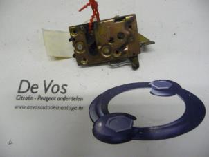 Gebrauchte Türschlossmechanik 4-türig rechts vorne Citroen ZX 1.9i Volcane Preis € 20,00 Margenregelung angeboten von De Vos Autodemontagebedrijf