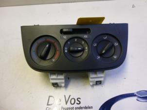 Usados Panel de control de calefacción Peugeot Bipper (AA) 1.4 HDi Precio € 70,00 Norma de margen ofrecido por De Vos Autodemontagebedrijf