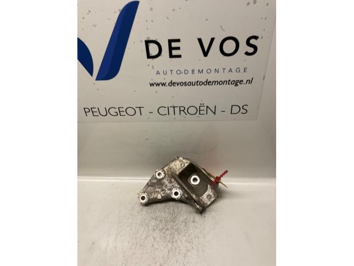 Usagé Support moteur Citroen C5 III Tourer (RW) 2.0 16V Prix € 25,00 Règlement à la marge proposé par De Vos Onderdelen