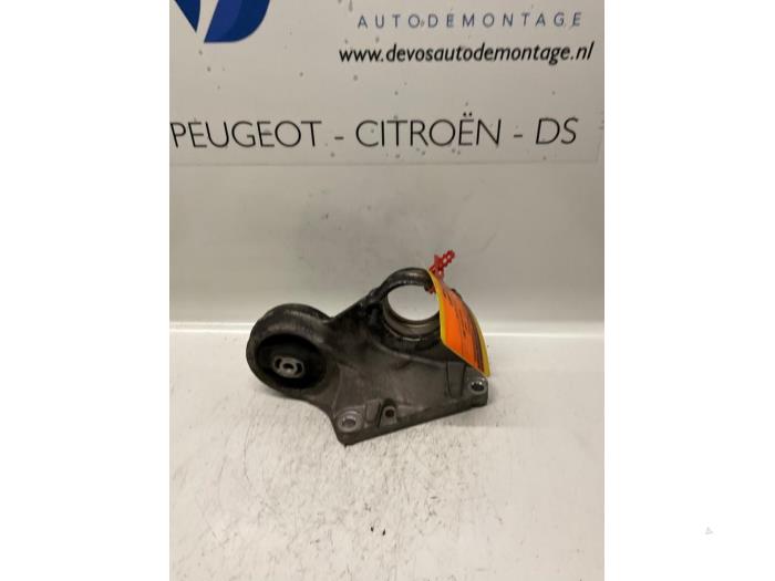 Used Engine mount Citroen C5 I Berline (DC) 2.2 HDi 16V FAP Price € 55,00 Margin scheme offered by De Vos Onderdelen