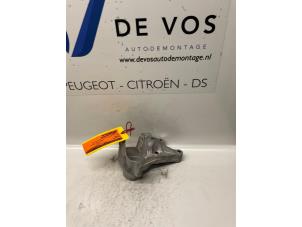 Engine mount from a Citroen C5 2010