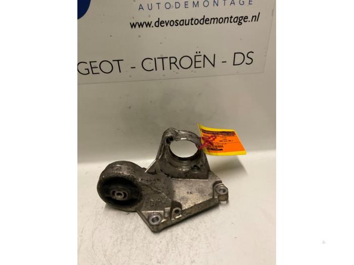 Used Engine mount Peugeot 607 (9D/U) 2.2 HDi 16V FAP Price € 35,00 Margin scheme offered by De Vos Onderdelen