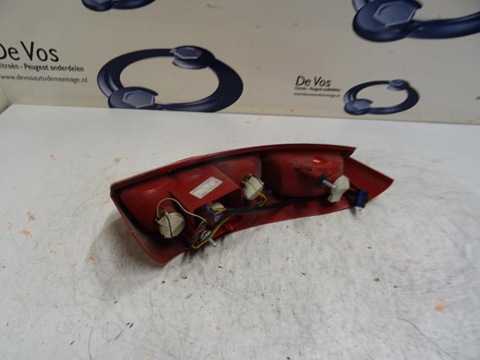 Taillight, right from a Peugeot 807 2007