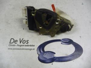 Used Rear door mechanism 4-door, right Peugeot 605 (6B) 2.0 SRi Price € 35,00 Margin scheme offered by De Vos Autodemontagebedrijf