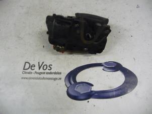Gebrauchte Türschlossmechanik 4-türig links vorne Peugeot 607 (9D/U) 2.9 V6 24V Preis € 35,00 Margenregelung angeboten von De Vos Autodemontagebedrijf
