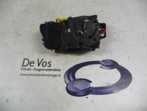 Used Rear door lock mechanism 4-door, left Peugeot 607 (9D/U) 2.0 16V Price € 35,00 Margin scheme offered by De Vos Autodemontagebedrijf