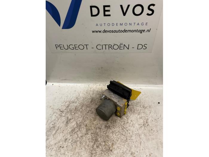 Begagnade ABS-pump Peugeot 607 (9D/U) 2.0 HDiF 16V Pris € 90,00 Marginaltabell erbjuds av De Vos Onderdelen