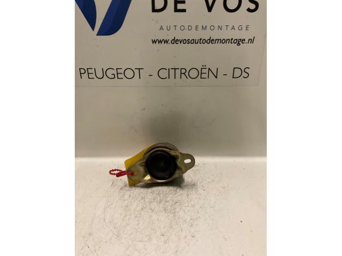 Used Engine mount Peugeot 407 (6C/J) 2.2 16V Price € 25,00 Margin scheme offered by De Vos Onderdelen