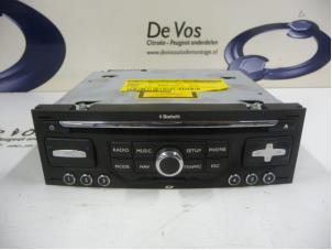 Gebrauchte Radio CD Spieler Peugeot Expert Preis € 250,00 Margenregelung angeboten von De Vos Onderdelen