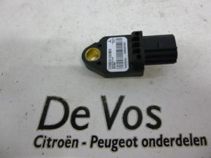 Usados Sensor de airbag Citroen C-Crosser 2.4 16V Precio € 50,00 Norma de margen ofrecido por De Vos Autodemontagebedrijf