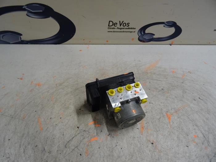Gebrauchte ABS Pumpe Peugeot 208 II (UB/UH/UP) 1.2 Vti 12V PureTech 100 Preis € 250,00 Margenregelung angeboten von De Vos Onderdelen