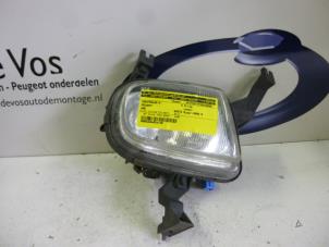 Used Spotlight, right Peugeot 306 (7A/C/S) 1.4 XN,XR,XA,XRA Price € 25,00 Margin scheme offered by De Vos Autodemontagebedrijf