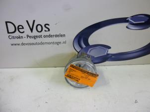 Used Spotlight, left Peugeot 1007 (KM) 1.4 Price € 25,00 Margin scheme offered by De Vos Autodemontagebedrijf