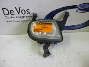 Used Spotlight, right Peugeot 306 Break (7E) 1.9 D Price € 25,00 Margin scheme offered by De Vos Autodemontagebedrijf