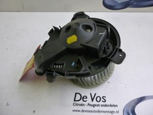 Usagé Moteur de ventilation chauffage Peugeot 806 2.0 HDi 16V Prix € 55,00 Règlement à la marge proposé par De Vos Autodemontagebedrijf