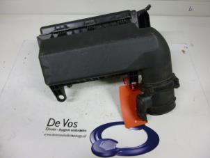 Używane Obudowa filtra powietrza Peugeot 307 Cena € 35,00 Procedura marży oferowane przez De Vos Autodemontagebedrijf