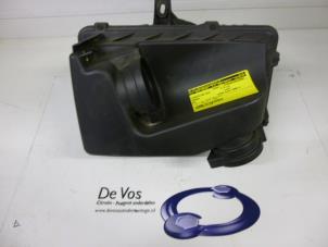 Usagé Boîtier filtre à air Peugeot 607 (9D/U) 2.7 HDi V6 24V Prix € 55,00 Règlement à la marge proposé par De Vos Autodemontagebedrijf