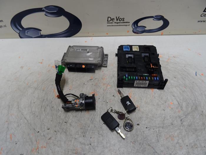 Used Engine management computer Peugeot 607 (9D/U) 2.2 16V Price € 250,00 Margin scheme offered by De Vos Onderdelen