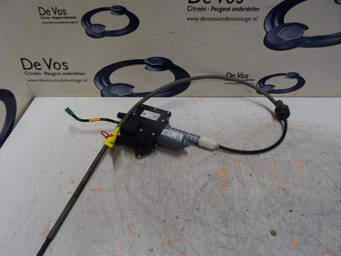 Parking brake motor Peugeot 3008 470212 9HR Parking brake motor Peugeot 3008 470212 9HR