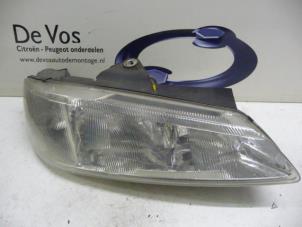 Używane Reflektor prawy Peugeot 406 (8B) 1.8 S,SL,ST,STX 16V Cena € 55,00 Procedura marży oferowane przez De Vos Autodemontagebedrijf