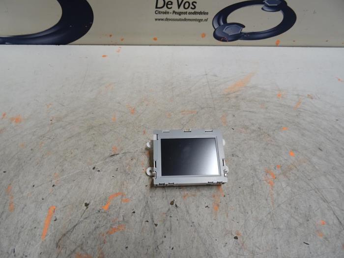 Begagnade Innerdisplay Peugeot RCZ Pris € 90,00 Marginaltabell erbjuds av De Vos Onderdelen