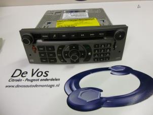 Used Radio CD player Peugeot 407 (6D) 2.2 16V Price € 100,00 Margin scheme offered by De Vos Autodemontagebedrijf
