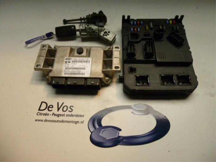 Engine management computer from a Peugeot 407 2006
