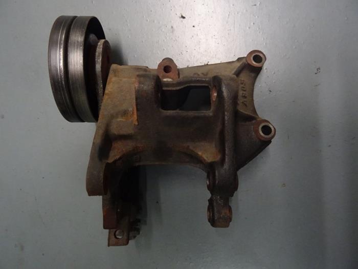 Usagé Support dynamo bas Citroen Xantia Break (X1/2) 1.8i X,SX Prix € 35,00 Règlement à la marge proposé par De Vos Onderdelen