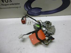 Gebrauchte Schiebedach Motor Citroen XM (Y3) 2.0 i Preis € 70,00 Margenregelung angeboten von De Vos Autodemontagebedrijf