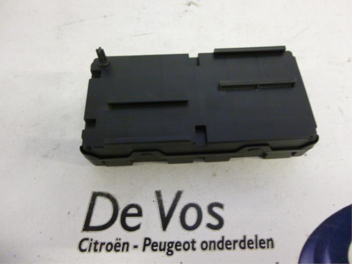 Używane Modul cisnienia opon Peugeot 607 (9D/U) 2.7 HDi V6 24V Cena € 45,00 Procedura marży oferowane przez De Vos Onderdelen