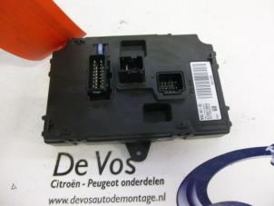 Używane Skrzynka bezpieczników Peugeot 607 (9D/U) 2.7 HDi V6 24V Cena € 70,00 Procedura marży oferowane przez De Vos Autodemontagebedrijf