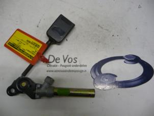 Usagé Tendeur de ceinture droit Peugeot 406 (8B) 2.9 V6 24V Prix € 45,00 Règlement à la marge proposé par De Vos Autodemontagebedrijf