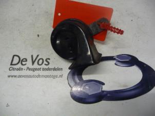 Used Horn Peugeot 607 (9D/U) 2.2 16V Price € 15,00 Margin scheme offered by De Vos Autodemontagebedrijf