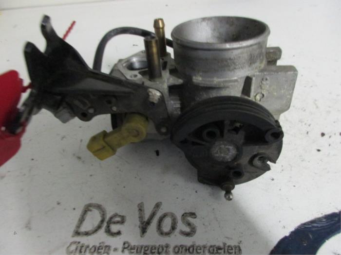 Drosselklappengehäuse van een Citroën XM Break (Y4) 2.0i 16V SX 1998