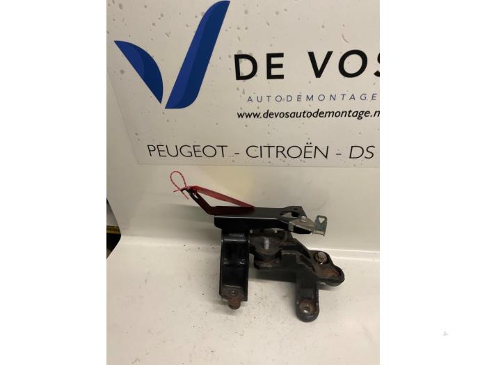 Used Engine mount Peugeot 107 1.0 12V Price € 35,00 Margin scheme offered by De Vos Onderdelen