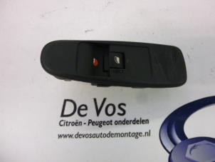 Usados Interruptor de ventanilla eléctrica Citroen C4 Picasso (UD/UE/UF) 2.0 HDiF 16V 135 Precio € 10,00 Norma de margen ofrecido por De Vos Autodemontagebedrijf