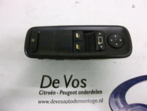 Used Multi-functional window switch Peugeot 807 2.0 HDi 16V Price € 35,00 Margin scheme offered by De Vos Autodemontagebedrijf