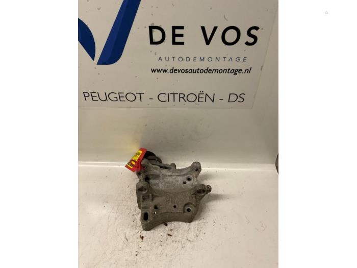 Usagé Support dynamo haut Peugeot 307 Prix € 35,00 Règlement à la marge proposé par De Vos Onderdelen
