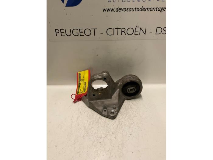 Used Engine mount Peugeot 607 (9D/U) 2.2 HDi 16V FAP Price € 45,00 Margin scheme offered by De Vos Onderdelen