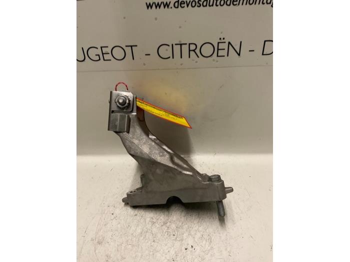 Used Engine mount Peugeot 607 (9D/U) 2.7 HDi V6 24V Price € 25,00 Margin scheme offered by De Vos Onderdelen