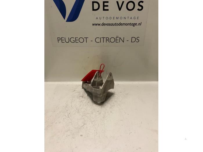 Used Engine mount Peugeot 407 Price € 20,00 Margin scheme offered by De Vos Onderdelen