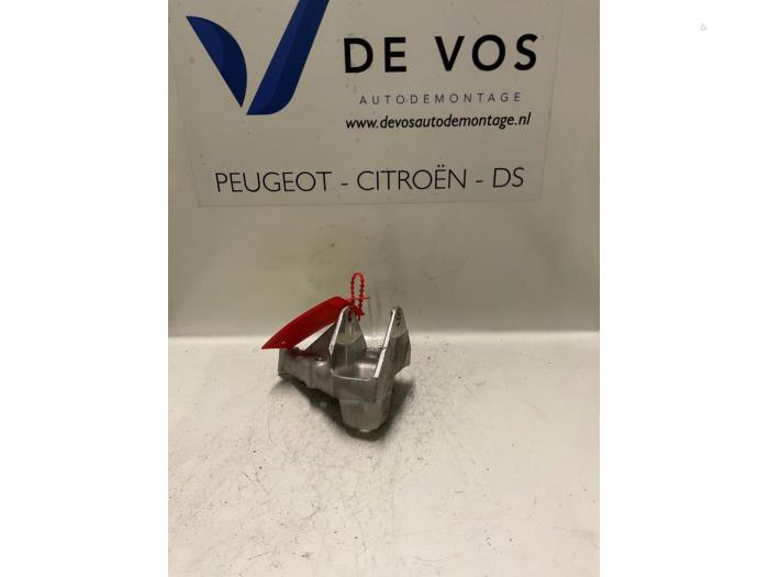 Used Engine mount Peugeot 407 Price € 20,00 Margin scheme offered by De Vos Onderdelen