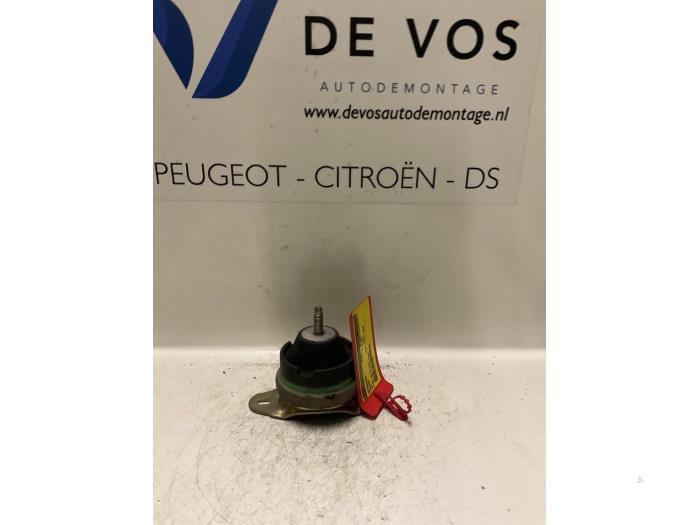 Used Engine mount Peugeot 407 (6D) 2.2 16V Price € 20,00 Margin scheme offered by De Vos Onderdelen