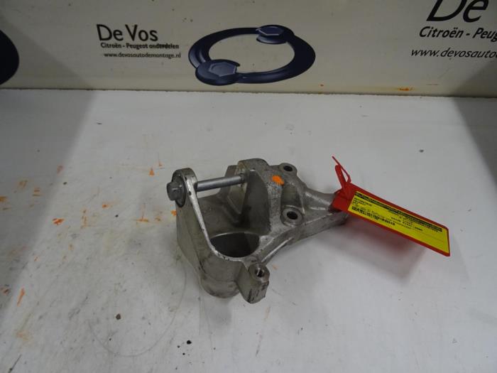 Used Engine mount Peugeot 407 (6D) 2.0 HDiF 16V Price € 20,00 Margin scheme offered by De Vos Onderdelen