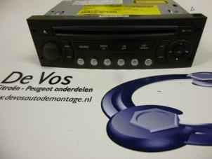 Used Radio CD player Peugeot 307 (3A/C/D) 1.6 HDi 16V Price € 50,00 Margin scheme offered by De Vos Autodemontagebedrijf